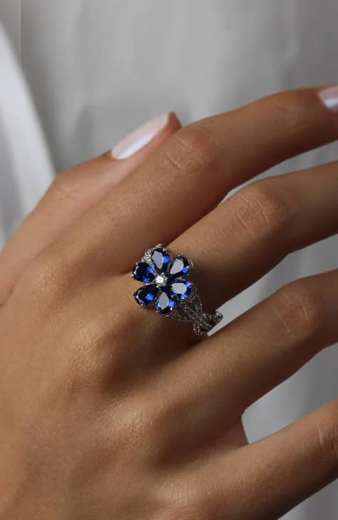 925 Sterling Silver Blue Flower Ring of Hande Ercel 2 Carat - Etsy Turkey Blue Flower Ring, Blue Gem Jewelry, Blue Orchid Flower, Blue Diamond Jewelry, Blue Jewellery, Gold Earrings Models, Blue Engagement Ring, Sparkly Ring, Blue Diamond Ring