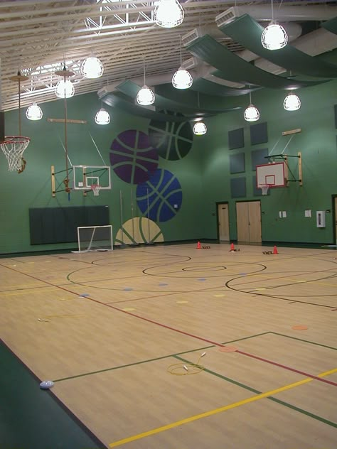 A colorful gymnasium at Tukwila Elementary School. Gymnasium Interior, Gymnasium School, Gymnasium Design, Classroom Architecture, Architecture Window, Educational Architecture, Classroom Arrangement, Colour Architecture, School Hallways