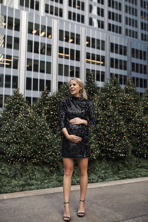 Pregnant Party Dress, Styled Snapshots, Minimalistic Outfits, Graduation Party Dresses, Nyc Street Style, Unique Sweaters, Prom Dresses For Sale, Bump Style, Holiday Party Outfit