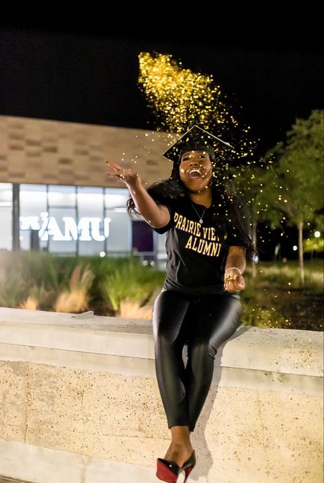 Pvamu Graduation, Senior Pictures Hairstyles, Graduation Outfit College, Nursing Graduation Pictures, Work Aesthetic, College Graduation Photoshoot, Grad Photography, Graduation Photography Poses, College Graduation Pictures