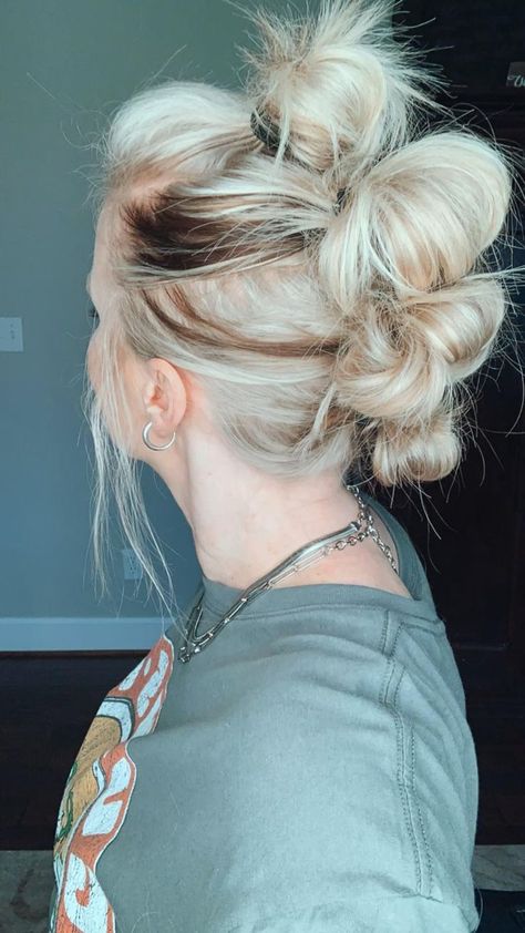 Faux Hawk tutorial #fauxhawk #hairstyle #funhairstyle #funkyhair #easyupdo | Hair styles, Girl hairstyles, Metallic hair Faux Hawk Tutorial, Concert Hairstyles, Rock Hairstyles, Roll Hairstyle, Viking Hair, Hair Upstyles, Hairdos For Short Hair, Faux Hawk, Peinados Fáciles Para Cabello Corto