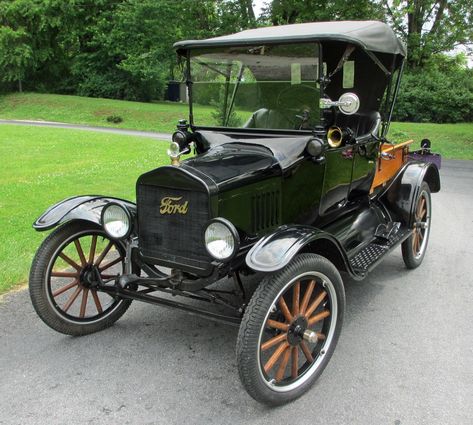 Ford Model T, Veteran Car, Ford Logo, Panel Truck, Classic Pickup Trucks, Ford Classic Cars, Old Classic Cars, Minivan, Model T