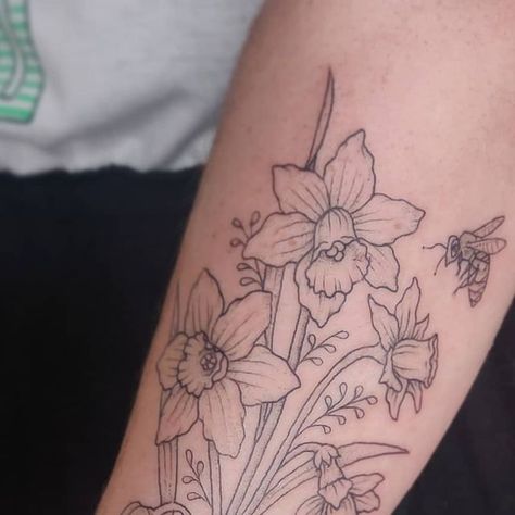 Daffodil Tattoo Sleeve, Bees Tattoo, Daffodil Tattoo, October 7, Creative Tattoos, Tattoo Sleeve, Thigh Tattoo, Inspirational Tattoos, Future Tattoos