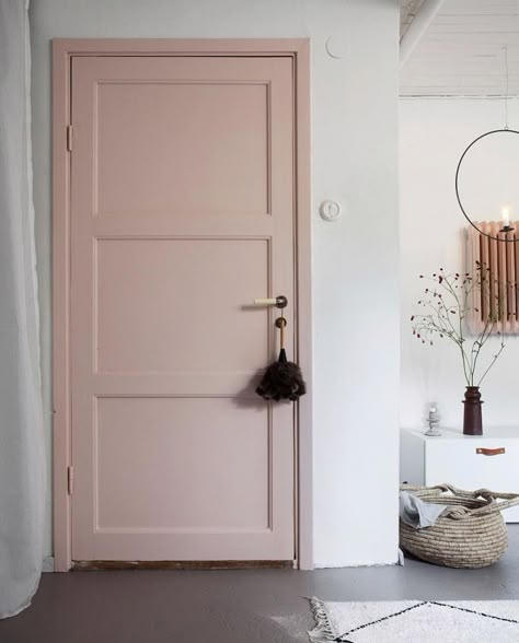 Green and Pink Accents in a Beautiful Swedish Family Home Pink Paint Colors, Pink Door, Casa Vintage, Trendy Bedroom, Bedroom Vintage, Bedroom Doors, Bedroom Paint, Scandinavian Home, Painted Doors