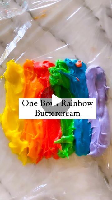 Rainbow Icing, Rainbow Buttercream, Rainbow Frosting, Piping Frosting, Piping Tip, Cake Piping, Cake Hacks, Baker Cake, Icing Tips