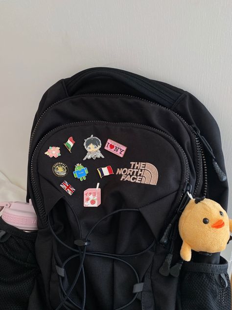 Black Backpack Decoration, Backpack Aesthetic Black, North Face Backpack Aesthetic, Backpack Aesthetic School, Northface Jester, North Face Aesthetic, Best Bullet Journal Pens, School Core, The North Face Jester