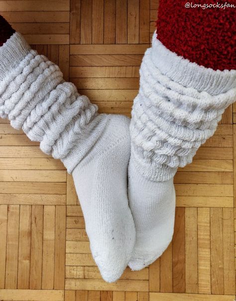 Double pair of white slouch socks White Slouch Socks, Long White Socks Outfit, White Socks Outfit, Warmers Outfit, Girl White Socks, Long White Socks, Leg Warmers Outfit, Loose Socks, Cable Knit Socks