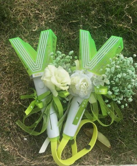 Green lightstick aesthetic. NCT. WAYV. WAYZENNIES. Wayv Lightstick Decoration, Wayv Lightstick Aesthetic, Neobong Decoration, Nct Lightstick Decoration, Lightstick Decoration, Lightstick Deco, Nct Concert, Nct Logo, Way V