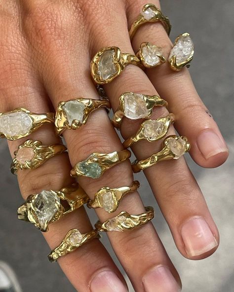 Maximalist Jewelry, Xoxo Jewelry, Dope Jewelry Accessories, Gold Girl, Piercings Jewelry, Jewelry Accessories Ideas, Dope Jewelry, Jewelry Essentials, Funky Jewelry