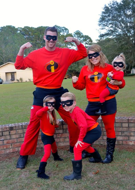 Incredibles Costume Family, Diy Incredibles Costume, Incredibles Costume Diy, Costume Halloween Famille, Matching Family Halloween Costumes, Disney Family Costumes, Costumes For Family, Family Halloween Ideas, Incredibles Costume