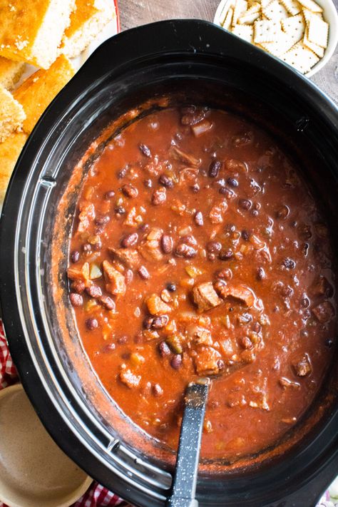 close up of prime rib chili in slow cooker Prime Rib Chili, Slow Cooker Prime Rib, Hot Chili Recipe, Beef Soup Slow Cooker, Leftover Prime Rib, Magical Slow Cooker, Slow Cooker Stuffed Peppers, Slow Cooker Chili Recipe, Slow Cooker Baking