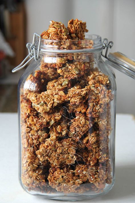 Sticky Granola Recipe, Homade Granola Recipe, Diy Granola Clusters, How To Make Granola Clusters, Granola Clusters Recipe Healthy, Soft Granola Recipe, Healthy Granola Clusters, Clumpy Granola Recipe, Oat Clusters Recipe