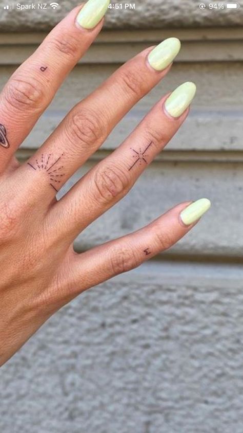 Heart Tattoo On Finger, Simple Hand Tattoos, Minimalist Tattoo Ideas, Magic Runes, Small Finger Tattoos, Petit Tattoo, Finger Tattoo For Women, Finger Tats, Hand And Finger Tattoos