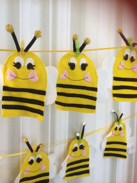 Bee hand puppet favors! Bee Puppet, Toddler Class, Puppets Diy, Vbs Ideas, Children's Activities, Kid Projects, Bee Keeper, Hand Puppet, Camping Crafts