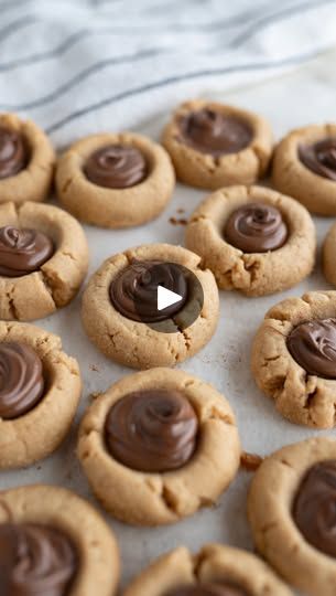 Nutella Thumbprint Cookies, Nutella Lover, Peanut Butter Nutella, Iconic New York, Cookie Base, Cookies Holiday, Thumbprint Cookies, Printable Recipe, Soft Cookie