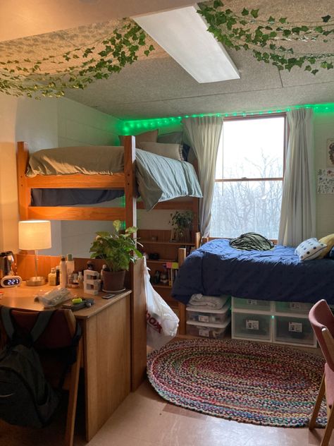 Multipurpose Room Ideas Living Spaces, Dorm Room With One Lofted Bed, Dorm Bed Set Up, Bunk Bed Small Room Layout, Dorm Bed Layout, Triple Dorm Room Ideas College Students, Raised Dorm Bed, College Dorm Bunk Beds, Double Bed Dorm Room Ideas