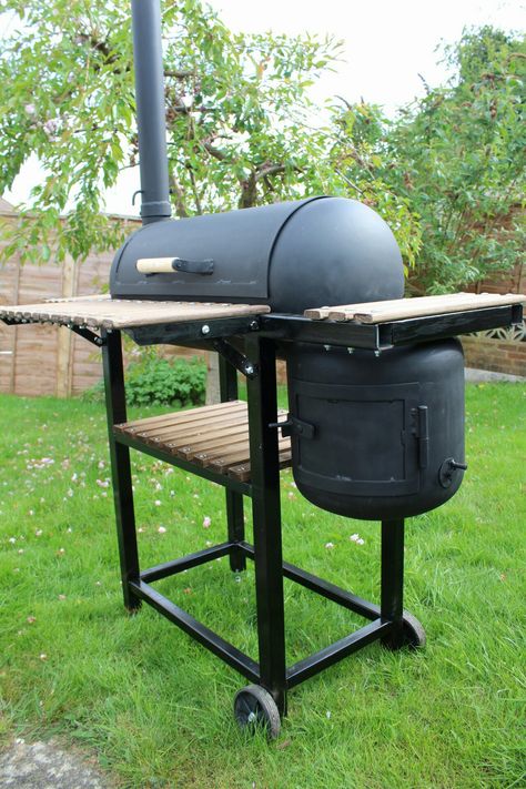 Gas bottle barbecue Gas Bottle Smoker, Gas Bottle Bbq, Custom Bbq Smokers, Diy Smoker, Bbq Pit Smoker, Custom Bbq Pits, Pizza Oven Outdoor Kitchen, Bbq Grill Smoker, Barbecue Garden