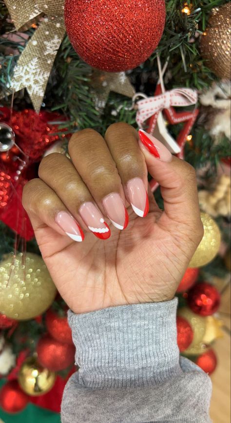 Powder Gel Christmas Nails, Christmas French Nails Almond, Almond Nails Christmas Designs Simple, Christmas Oval Acrylic Nails, Trendy Christmas Nails Acrylic, Simple Festive Nails, December Holiday Nails, December Dip Nails, Christmas Nail Tips