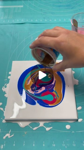 Paint Spill Art, Paint Drop Art, Paint Pouring For Beginners, Swipe Art, Spill Art, Stones For Garden, Pouring Medium, Paint Drop, Painted Stones