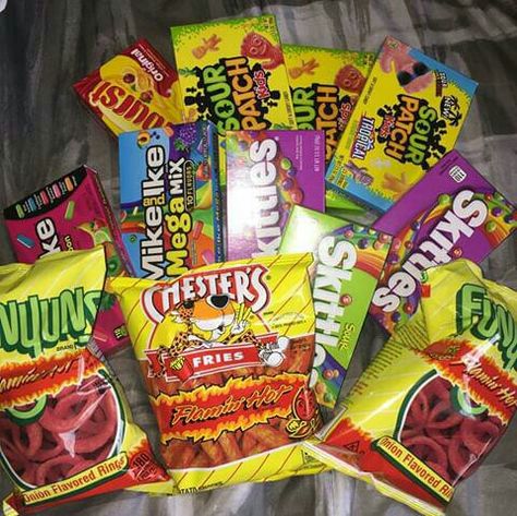 Selling Candy At School, Food Dates, Sleepover Snacks, Snack Station, Picnic Snacks, Sleepover Food, Junk Food Snacks, School Snack, Food Babe