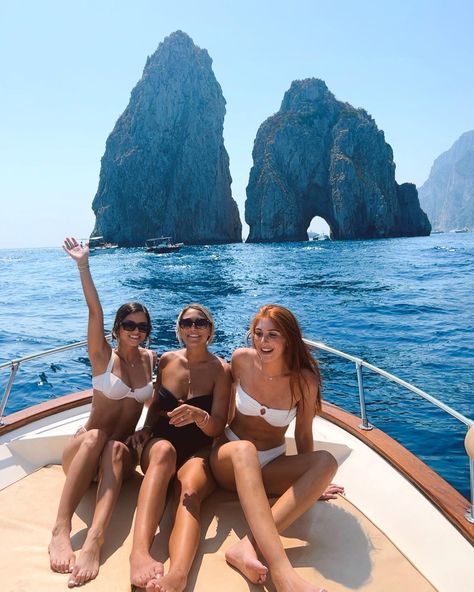 Capri Boat, Bff Summer, Europe Adventure, Greece Aesthetic, Greece Trip, My Purpose In Life, Clean Lifestyle, Euro Summer, Beach Lifestyle