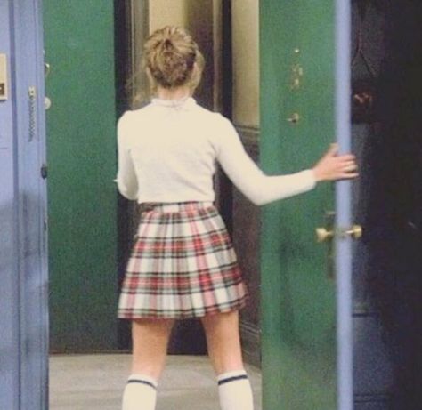 Jennifer Aniston 90s Style, 90s Preppy Aesthetic, Jennifer Aniston 90s, 90s Fashion Aesthetic, Rachel Green Friends, Rachel Green Style, Rachel Green Outfits, 90s Preppy, Iconic Outfits