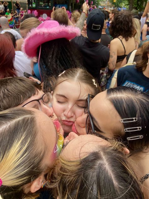 #pride #aesthetic #friends #parade #rainbow Pride Parade Aesthetic, Pride Month Aesthetic, Parade Aesthetic, Nyc Pride Parade, Pride Aesthetic, Nyc Pride, Book Vibes, Aesthetic Friends, Rainbow Light