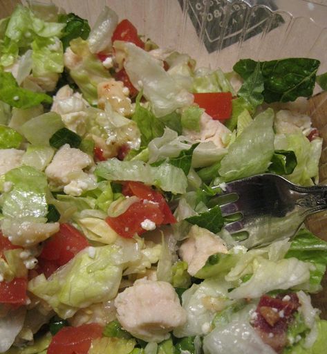 Corner Bakery Cafe Chopped Salad Recipe - Corner Bakery Cafe Recipes Corner Bakery Recipes, Corner Bakery Chicken Salad Recipe, Copycat Salad Recipes, Chopped Salad Recipes Copycat, Restaurant Salads, Chopped Salad Dressing, Dressing Vinaigrette, Awesome Salads, Chopped Salad Recipe