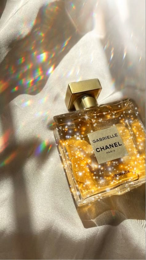 Gold Skincare Aesthetic, Gold Esthetics, Gabrielle Core, Sparkles Aesthetic, Restaurant Grand Opening, Chanel Photoshoot, Shimmer Aesthetic, My Iphone Wallpaper, Gold Skincare