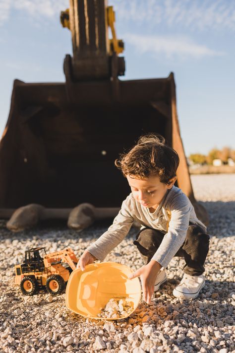 Construction Theme Pictures, Excavator Photo Shoot, Construction Theme Birthday Pictures, Construction Birthday Pictures, Construction Theme Photo Shoot, Construction Birthday Photo Shoot, Boy 2nd Birthday Photoshoot, 3rd Birthday Photoshoot Ideas Boy, Construction Photo Shoot