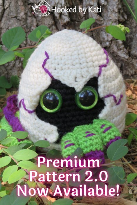 Hatching Dragon Egg | Free Crochet Pattern - Hooked by Kati Hatching Dragon Egg, Egg Crochet Pattern, Egg Crochet, Dragon Crochet, Artsy Ideas, Crochet Dragon, Thread & Yarn, Different Stitches, Baby Dinosaurs