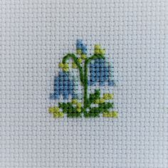 Cross Stitch Simple Flower, Cross Stitch Patterns Flowers Easy, Cross Stitch Small Flowers, Small Cross Stitch Patterns Flower, Mini Flower Cross Stitch, Tiny Cross Stitch Flowers, Mini Cross Stitch Flowers, Cross Stitch Flowers Simple, Small Flower Cross Stitch