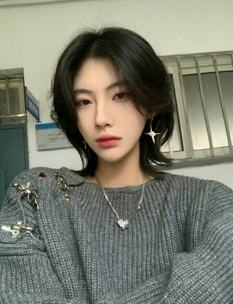 Asian Hair Inspiration, Kpop Short Hair, Short Hair Tomboy, Medium Short Hair, Hair Icon, Anime Hair, Hair Reference, Short Hair Haircuts, Asian Hair