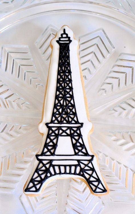 Halloween Cookie Designs, Paris Cookies, Eiffel Tower Cake, Paris Cakes, Paris Birthday Parties, Cookies Theme, Alice Tea Party, Paris Birthday, Paris Party