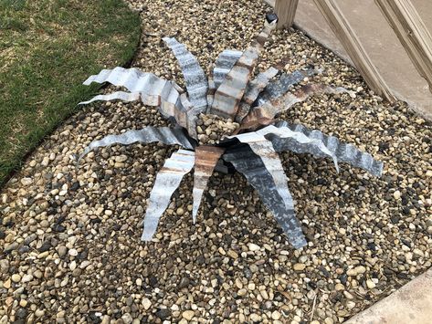 Corrugated Metal Yucca Cactus made from scraps. Corrugated Metal Art Ideas, Metal Cactus Yard Art Diy, Steel Yard Art, Diy Corrugated Metal Projects, Cactus Metal Art, Scrap Metal Flowers, Metal Cactus Yard Art, Corrugated Metal Art, Scrap Metal Projects