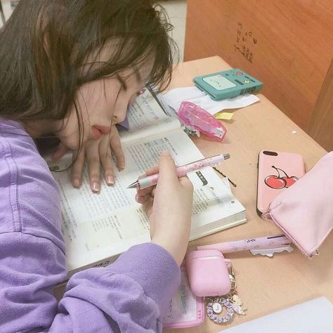 Pastel Academia, Studying Girl, Academia Grunge, Kore Ulzzang, Academia Light, Mode Ulzzang, Korean Student, Look Grunge, Study Korean