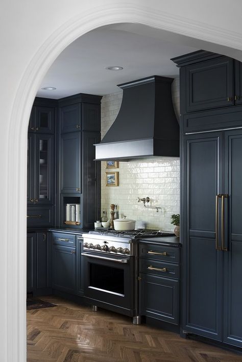 Want a Navy Blue Kitchen? You're Not Alone — Here Are the Best Paint Colors Kitchen With Dark Cabinets, Dark Grey Kitchen Cabinets, Moody Kitchen, Navy Blue Kitchen, Dark Grey Kitchen, Teal Kitchen, Blue Kitchen Cabinets, Dark Kitchen, Classic Kitchen