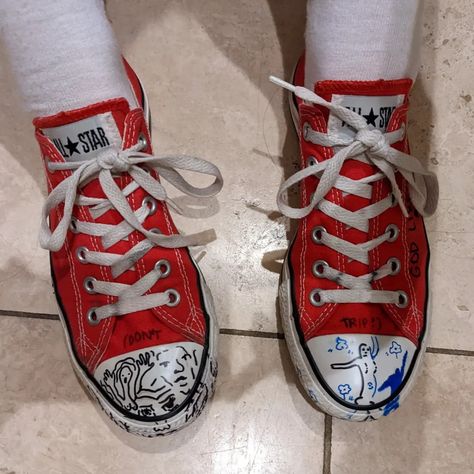 Robin Buckley Shoes, Robin Buckley Aesthetic, Stranger Things Tv Series, Converse Design, Converse Aesthetic, Robin Buckley, Robin Dc, Story Aesthetic, Stranger Things 3