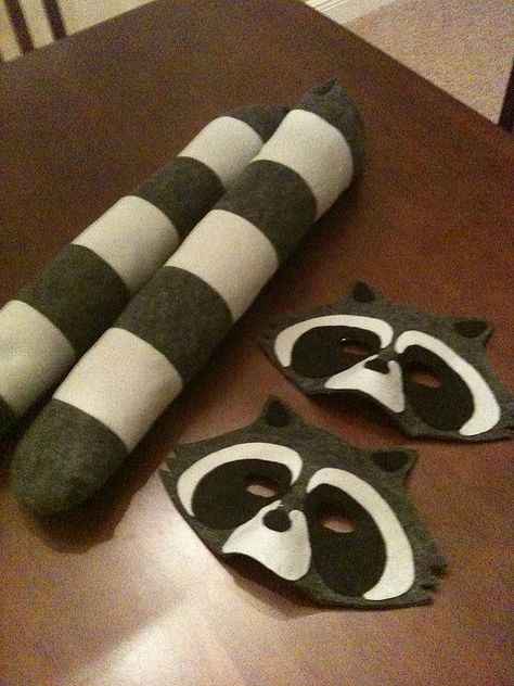 Raccoon Costume Raccoon Mask, Raccoon Costume, Diy Costumes Kids, Animal Costumes, Family Costumes, Family Halloween Costumes, Racoon, Crafty Craft, Diy Costumes