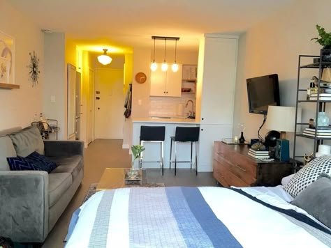 Apartemen Studio, Zimmer Diy, Tiny Studio Apartments, Gorgeous Apartment, Studio Apartment Living, Studio Apartment Design, Rustic Apartment, Apartment Studio, Hiasan Bilik Tidur