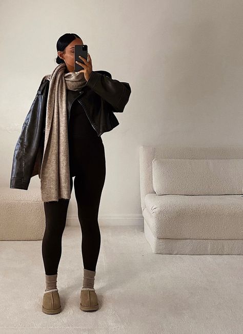 Ugg Outfit Ideas, Winter Footwear, Best Winter Outfits, Cozy Fall Outfits, Winter Fashion Outfits Casual, Versatile Shoes, Cold Outfits, Chill Outfits, Streetwear Fashion Women