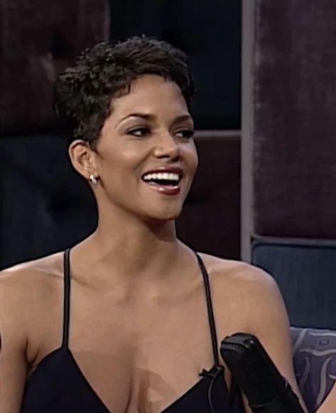 Halle Berry Pixie, Self Concept, Mood Humor, Halle Berry, Halle, Pixie Cut, Revenge, Berry, Hair Makeup