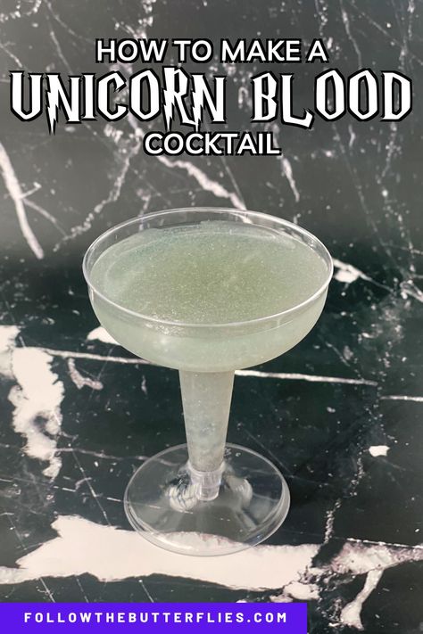 unicorn blood | unicorn blood drink | unicorn blood cocktail | unicorn blood harry potter | unicorn blood harry potter diy | unicorn blood harry potter drink | unicorn blood potion | harry potter | magic | wizarding world | muggles | pottermore Unicorn Blood Cocktail, Harry Potter Potion Cocktails, Harry Potter Drink Recipes, Dnd Inspired Food, Harry Potter Sorcerers Stone Food, Harry Potter Cocktails Recipes, Harry Potter Drinks Nonalcoholic, Harry Potter Party Drinks, Harry Potter Alcoholic Drinks