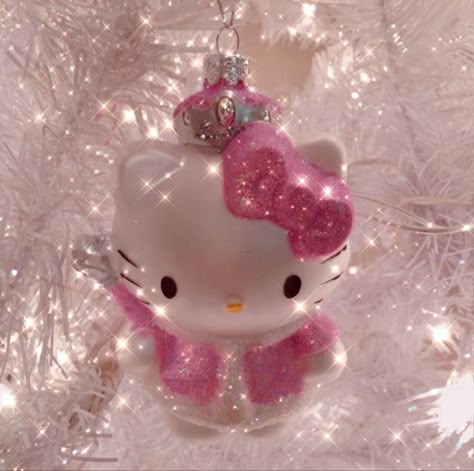 Christmas Aesthetic Hello Kitty, Hello Kitty Snowman, Girly Christmas Aesthetic, Hello Kitty Christmas Tree, Christmas Dreaming, Charmmy Kitty, Pink Xmas, Kawaii Christmas, Pink Christmas Decorations