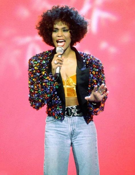 Whitney Houston Costume, Whitney Houston 80s, Cissy Houston, Look Disco, Marc Bouwer, 80s Look, Houston Fashion, Glamour Uk, Vintage Black Glamour