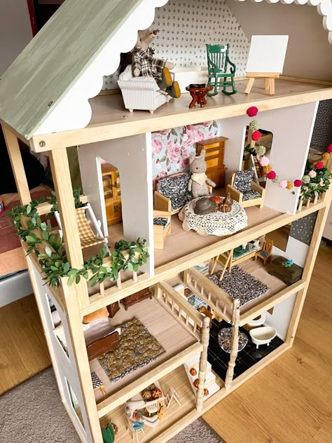 Homemade Doll House Furniture, Kidkraft Doll House Makeover, Home Made Dollhouse, Sylvanian House Makeover, Renovated Dolls House, Dolls House Renovation, Kidcraft Dollhouse Makeover Diy, Dolls House Makeover, Kid Craft Dollhouse Makeover