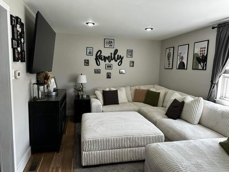 Single Mom Home Decor, Small Living Room Ideas Cozy, Mom Home Decor, Girl Apartment Decor, Black Living Room Decor, Cute Living Room, Small Family Room, Luxury Room Bedroom, First Apartment Decorating