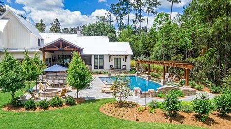 Covington Farmhouse - Farmhouse - Pool - by Smoketree Landscape | Houzz Farmhouse Backyard With Pool, Farmhouse Backyard Pool, Farmhouse Swimming Pool, Farmhouse Pool, Backyard Pool Ideas, Farmhouse Backyard, Pool Deck Ideas, Backyard Inspo, Swimming Pool Designs