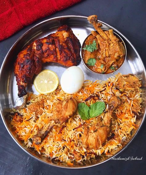 Chicken Dum Biryani, Afternoon Images, Indian Food Photography, Good Morning Pics, Variety Food, Chicken Biryani Recipe, Chicken Lunch, Dum Biryani, Hello Sunday