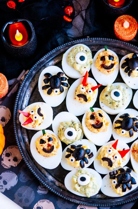 Spooky Deviled Egg Spiders, Devil Deviled Eggs, Devilled Eggs Halloween, Spider Deviled Eggs, Halloween Get Together, Devil Pumpkin, Fun Halloween Appetizers, Halloween Fingerfood, Halloween Eggs